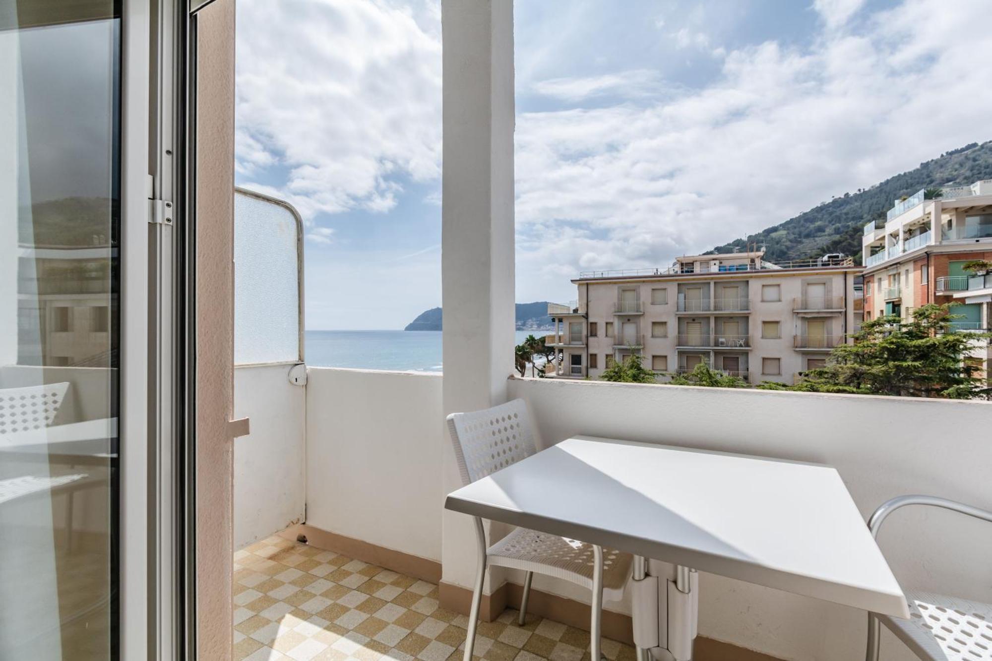 Hotiday Room Collection - Mediterranee Alassio Zewnętrze zdjęcie