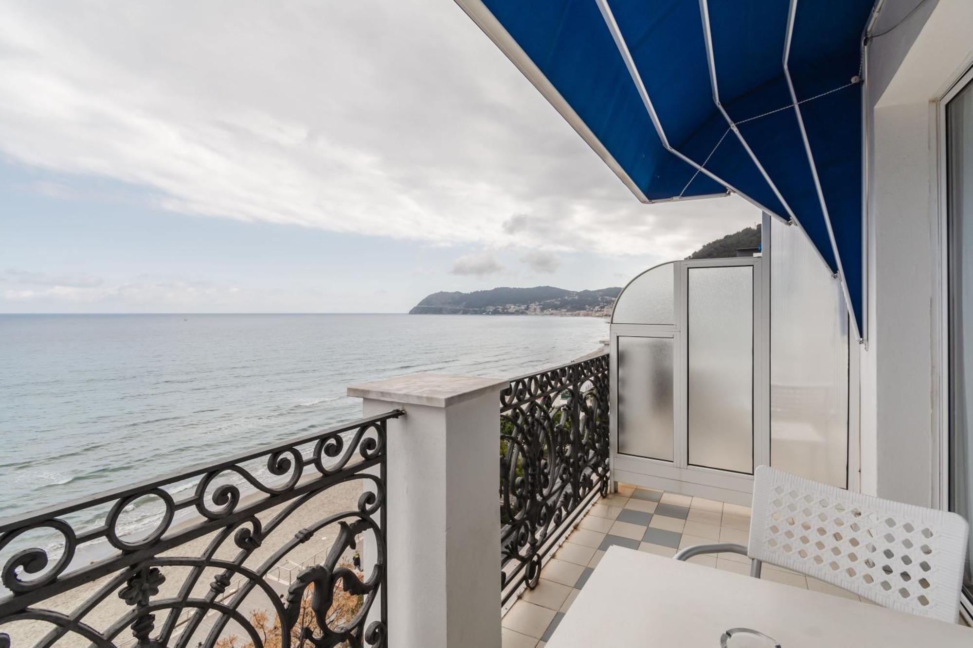 Hotiday Room Collection - Mediterranee Alassio Zewnętrze zdjęcie